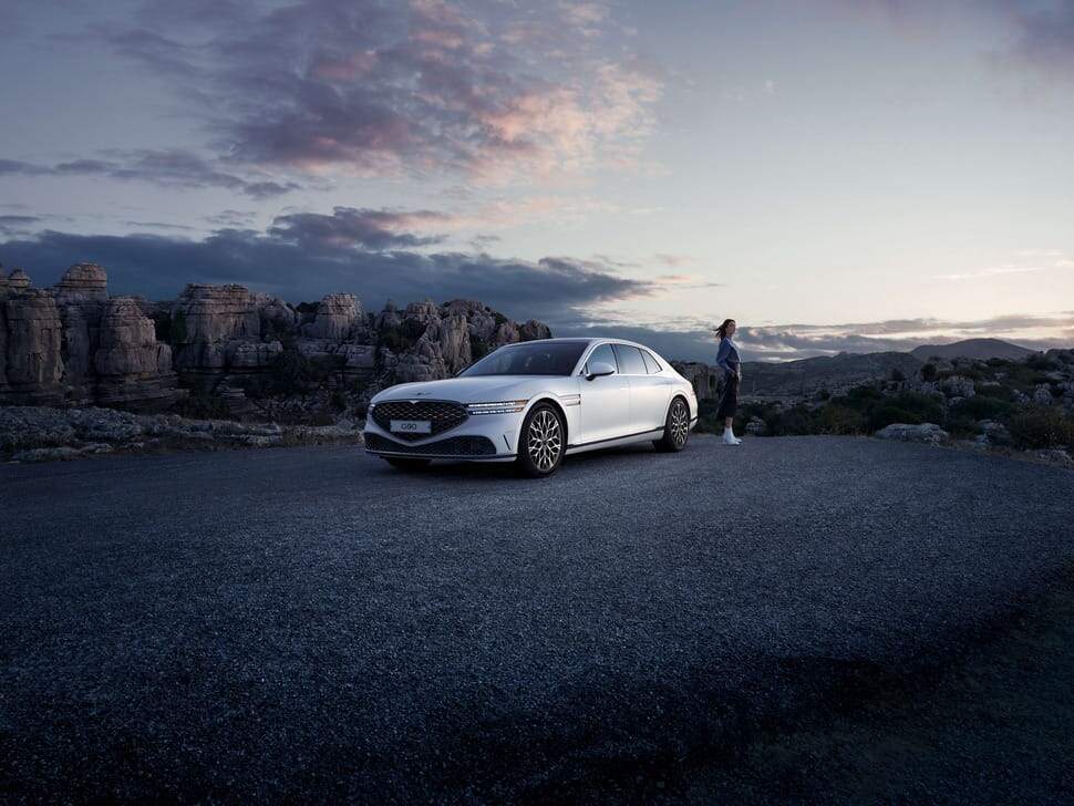 Side exterior view of Genesis G90